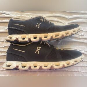 OnCloud 5 Men’s Sneaker Size 10.5 Navy Tennis Shoe Golf Lightweight Athletic